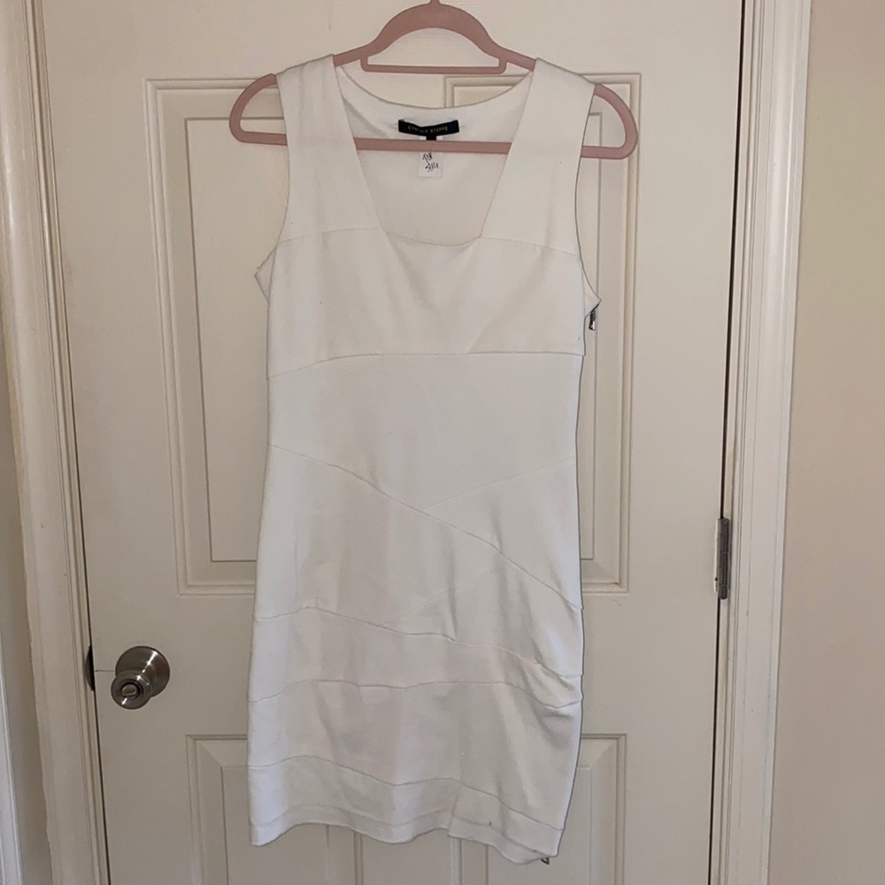 Cynthia Steffe white zipper dress size 6